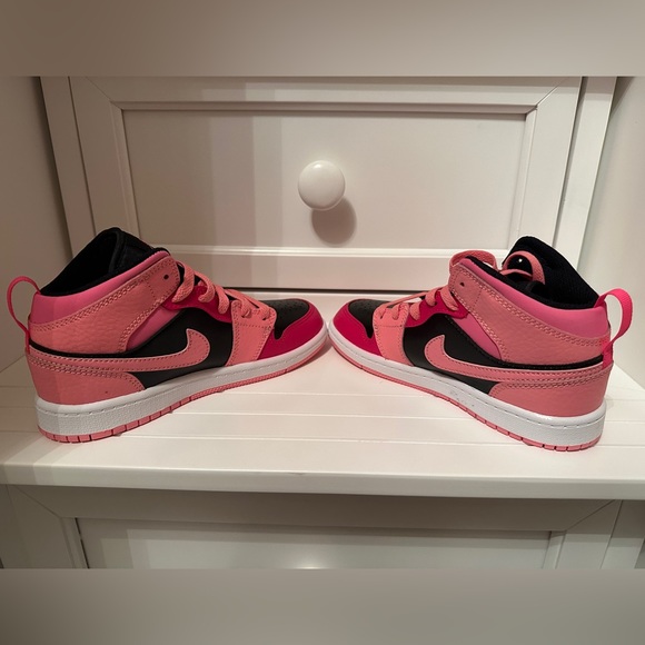 New, Jordan 1 Mid PS Coral Chalk/ Pinksicle 1Y - Picture 4 of 7
